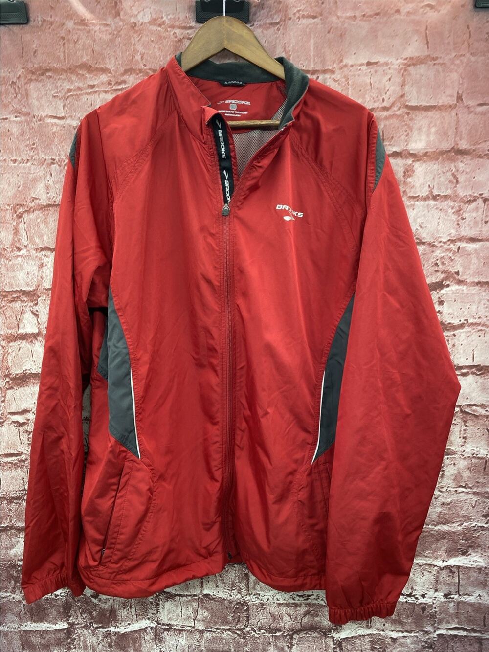 Brooks Shelter Technology Mens XL Red Dark Gray Zip Up Jacket